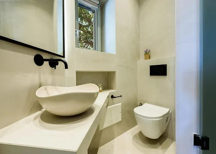 Atlas, In The Outskirts Of Νάουσα