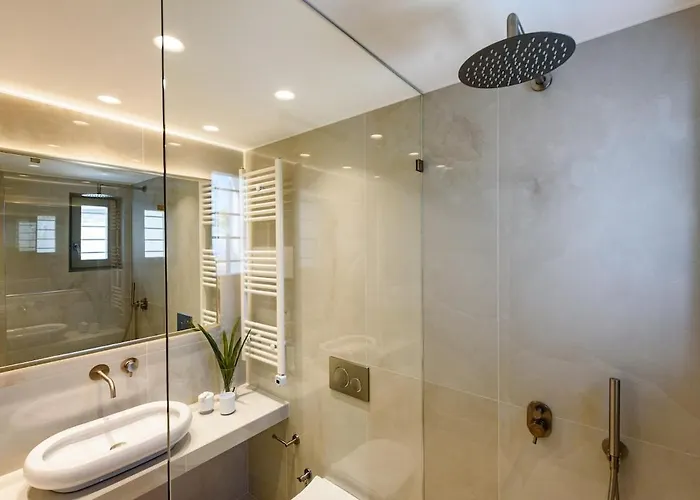 Βίλα Atlas, In The Outskirts Of